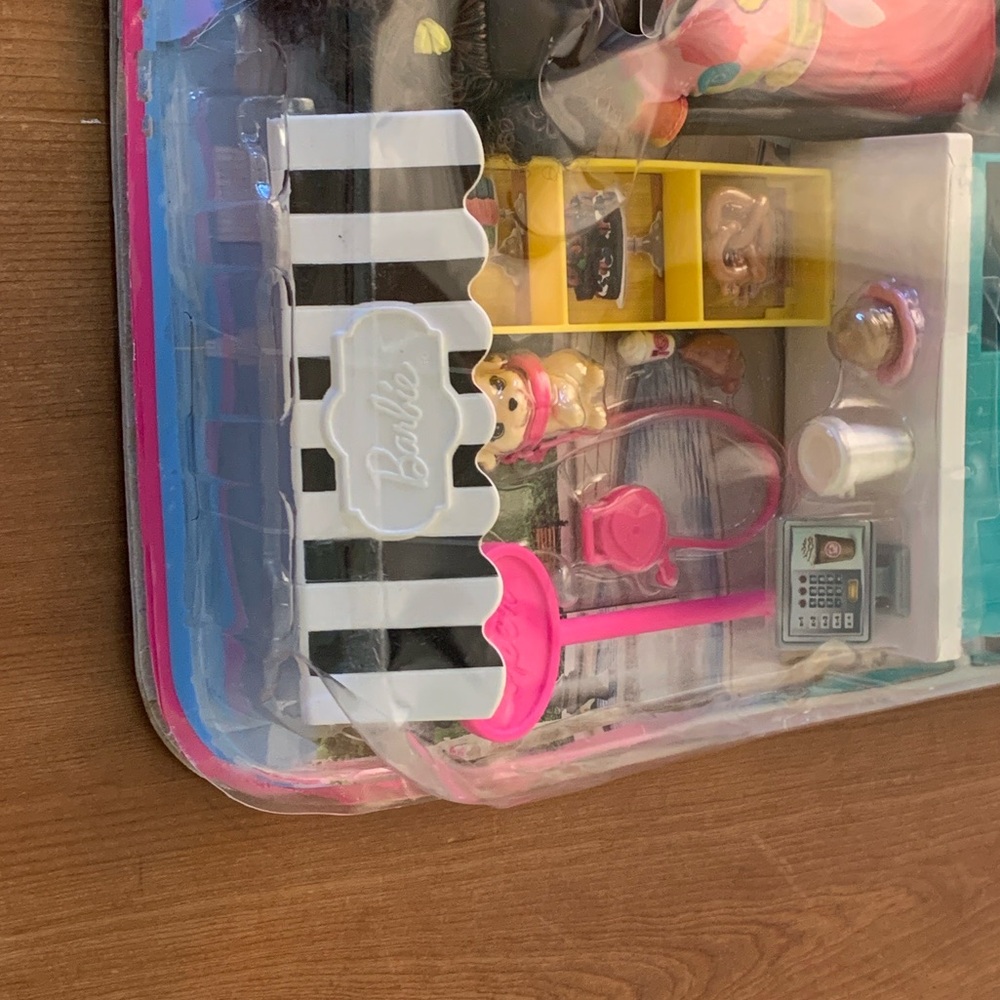 BADBOX Great Doll! Barbie Life in the City Cafe Robyn Set Market Stand NRFB NIB - Picture 7 of 9